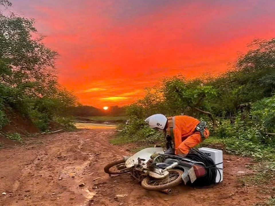 Đường khó không khó lòng người thợ điện